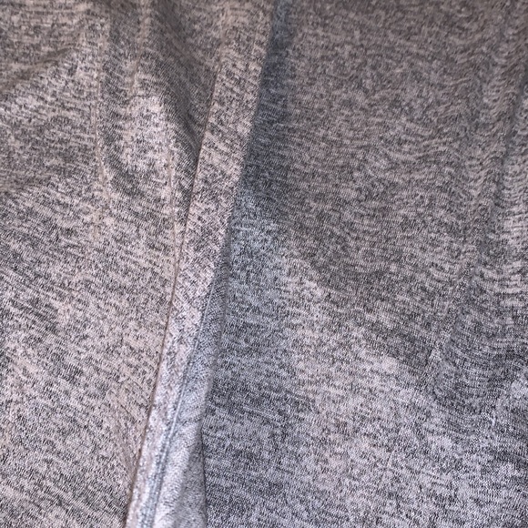 ✨2/$15 Women’s long sleeve knit top/ sweater | GAP - Picture 7 of 9